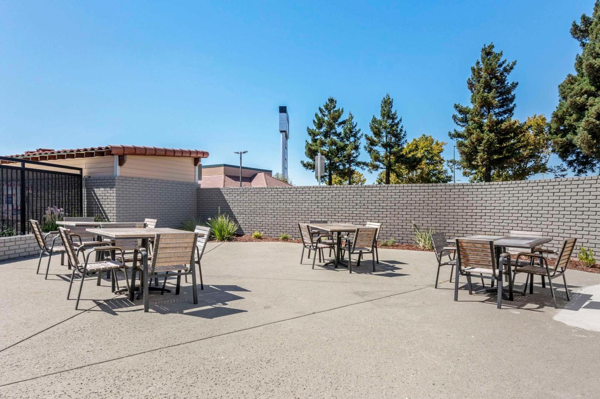 Country Inn & Suites By Radisson, Vallejo Napa Valley, Ca Dış mekan fotoğraf